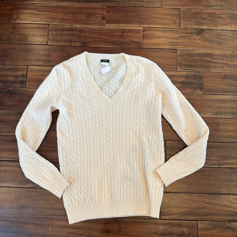 J Crew Cashmere Wool Blend Cable Knit V Neck sweater Cream Color size Medium